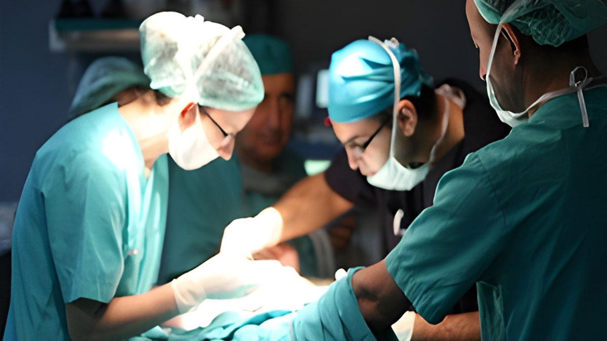 İki yıl boyunca karnında onunla yaşamış: Meğer ameliyatta içinde unutmuşlar! Özel hastaneden yüklü tazminat alacak