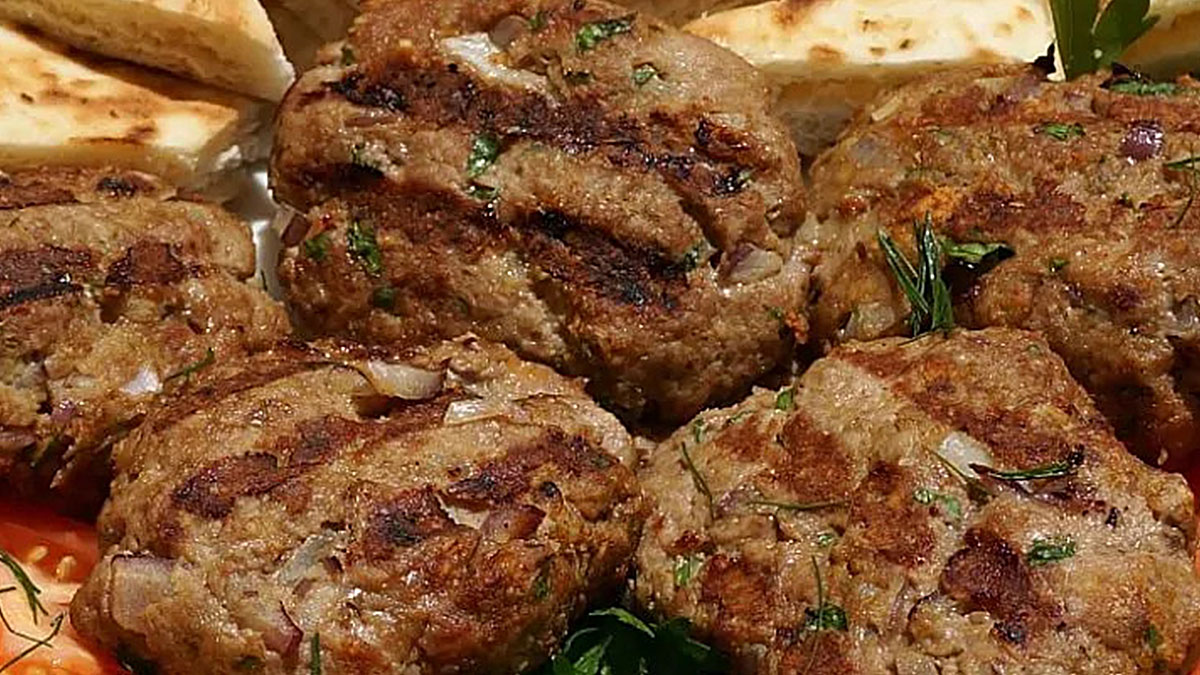 Bu köfte tarifini tatmadan köfte yedim demeyin! Usta aşçıların lezzetli köfte sırrı meğer o baharatmış