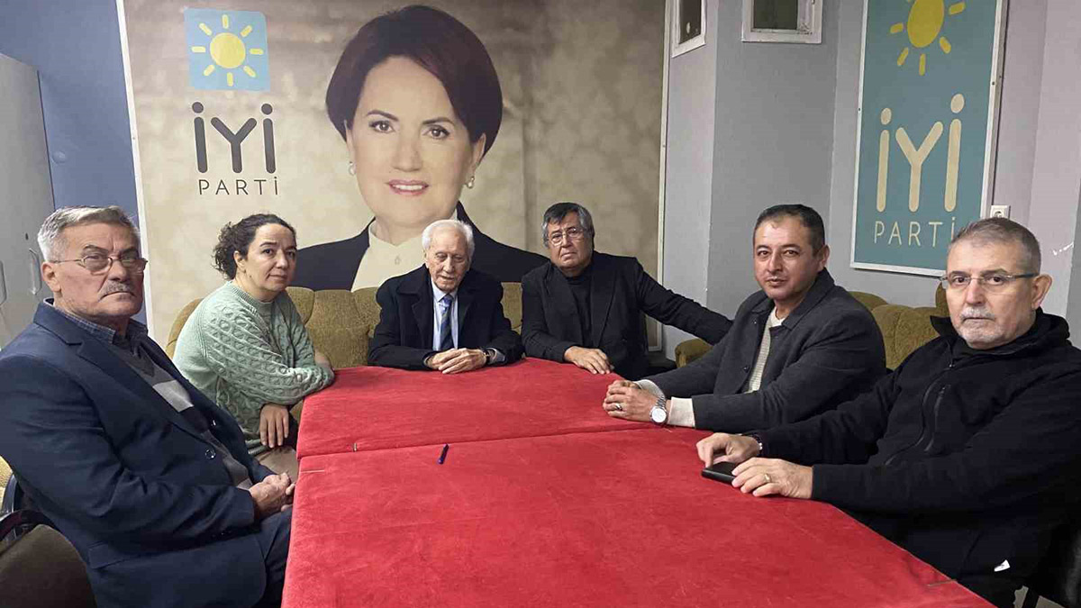 Manisa Alaşehir'de İYİ Partili 21 kişi istifa etti