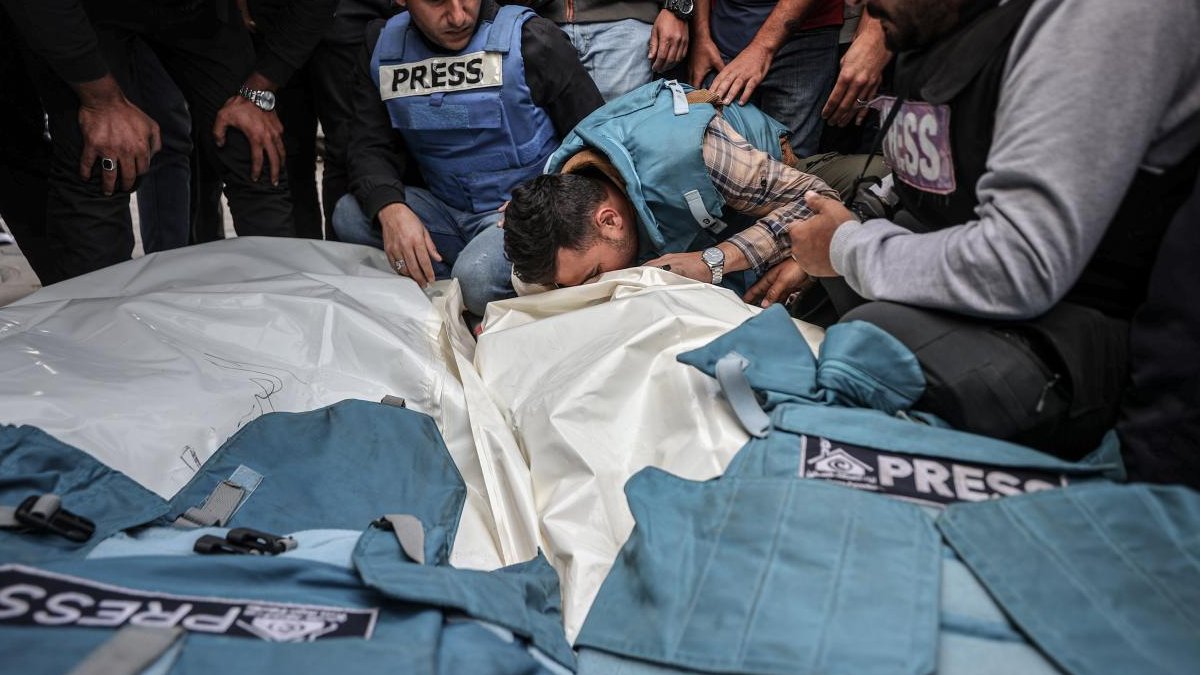 Gazze'de 97 gazeteci öldürüldü