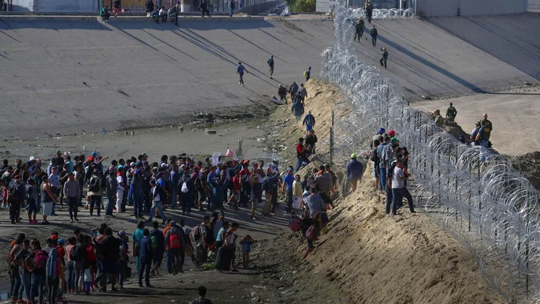 Teksas Teksas olalı böylesini görmedi: Göçmen akını kamerada