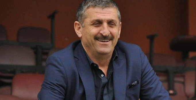 Trabzonspor'da başkan yardımcısı Zeki Öztürk istifa etti