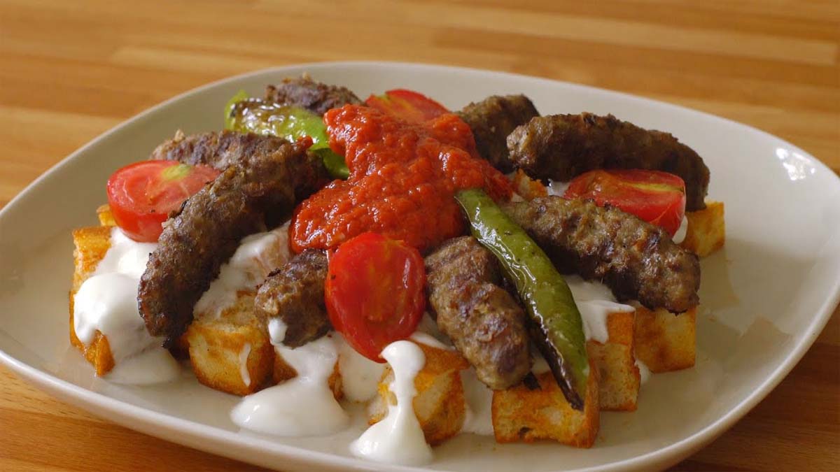 Kışın mangal keyfini evde yapın! İşte yoğurtlu karışık ızgara tarifi: Doblo'lu enişteler  bile böylesini yapamaz