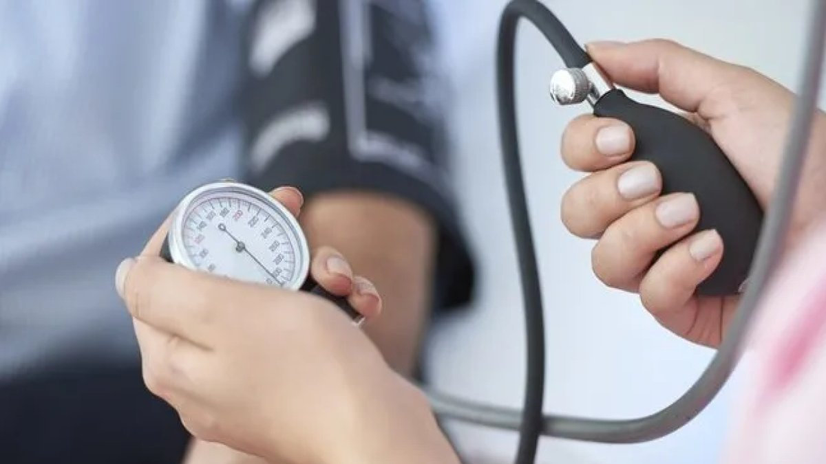 Ani Tansiyon Düşmesi Belirtileri: Vücudunuz Sinyal Veriyor