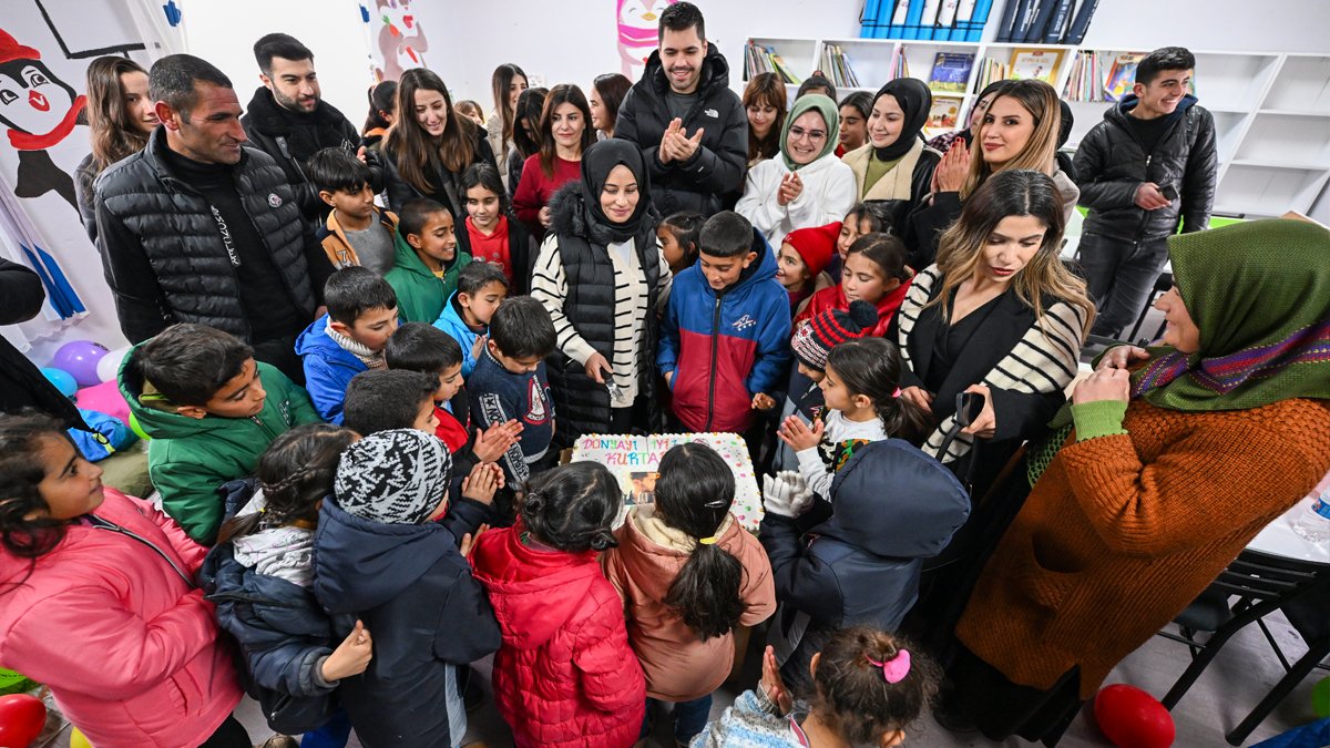 Emir Can İğrek'ten duygulandıran hareket: Kaybettiği arkadaşının adına Van'da kütüphane kurdu