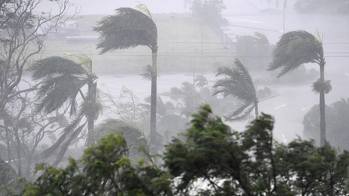 Avustralya'da şiddetli fırtına: 2 saatte 151 bin yıldırım düştü, 10 binlerce ev elektriksiz kaldı