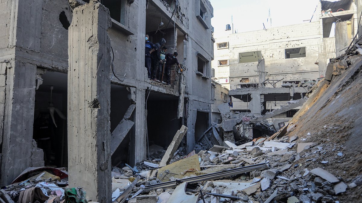 İsrail Magazi Mülteci Kampı’nı vurdu: 70 kişi hayatını kaybetti