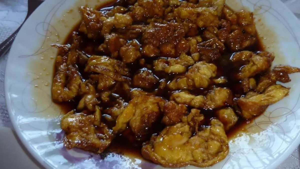 Yozgat ve Mardinlilerin paylaşamadığı tarif! Kahvaltıda yiyen ne üşüyor ne enerjisi bitiyor: İşte pekmezli yumurta yapılışı