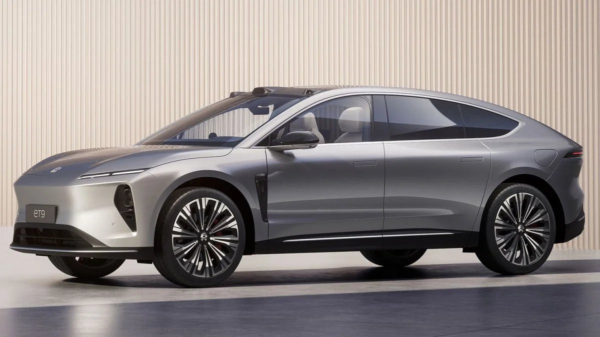 Tek bir bardak bile düşmedi! Çinli elektrikli devinin videosu sosyal medyayı salladı: Bu araba tam Türkiye'ye göre