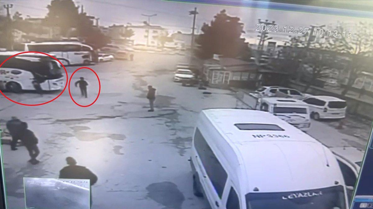 Şoför muavini ezerek öldürdü! Otobüsteki yolcular dehşete tanık oldu