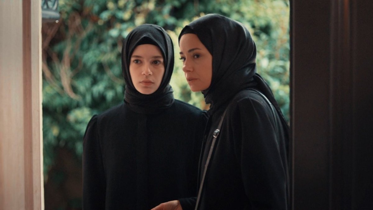 Hakkındaki tartışmalar diziyi daha da büyüttü: Kızıl Goncalar izlenme rekorları kırıyor