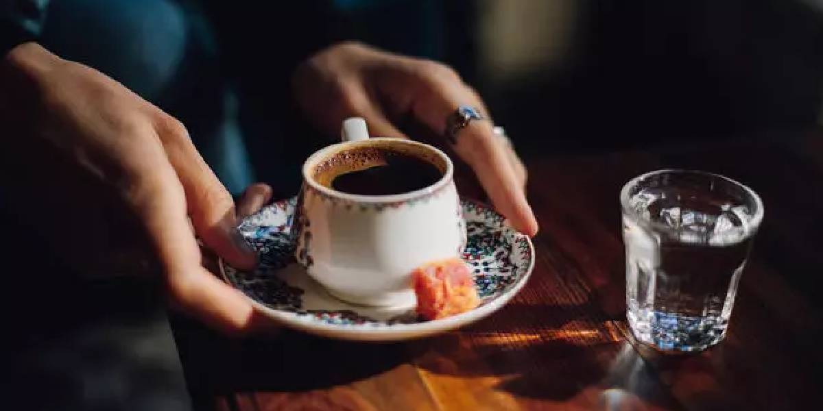 Kahvenin yanında neden su verilir çok şaşıracaksınız! Nedeni ta Osmanlı'ya dayanıyormuş: Bakın ne kadar ince düşünülmüş