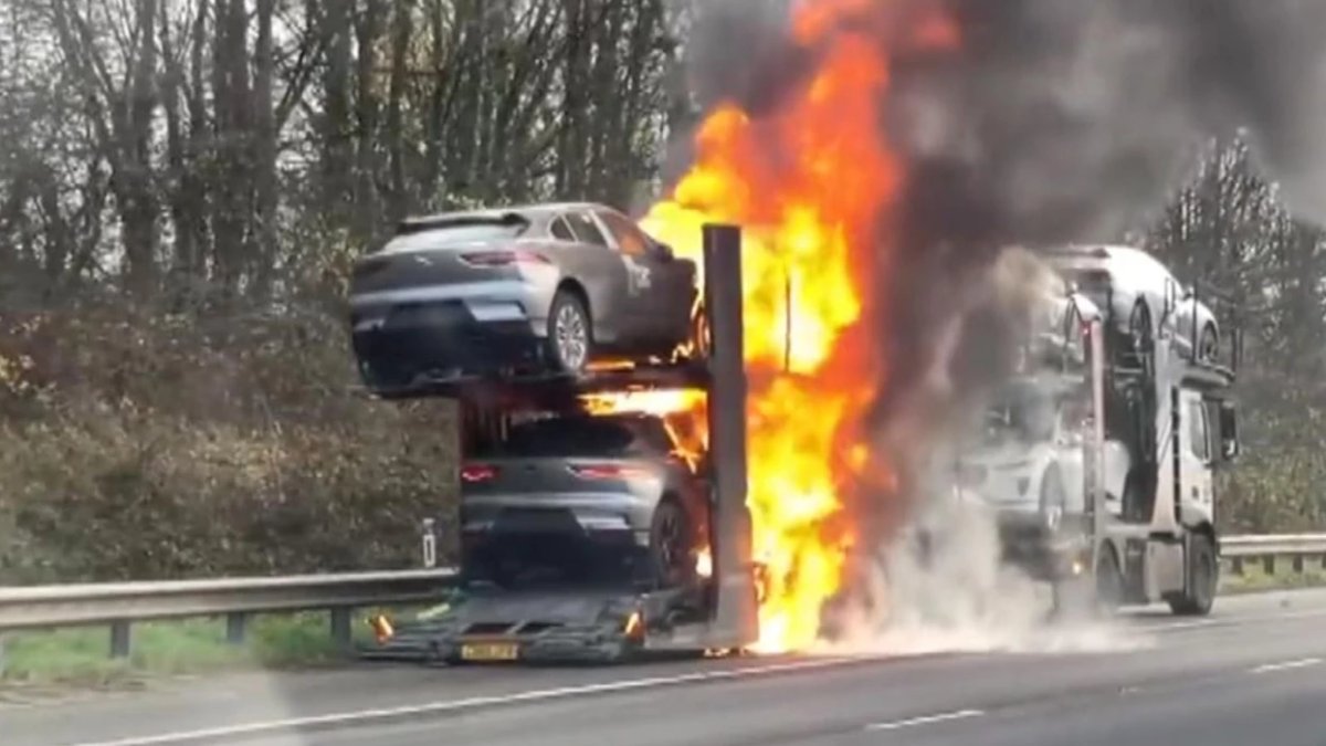 Elektrikli araçlarda yangın çıktığı konuşuluyordu! Elektrikli ile benzinli modeller araştırıldı: En çok risk o modelde çıktı