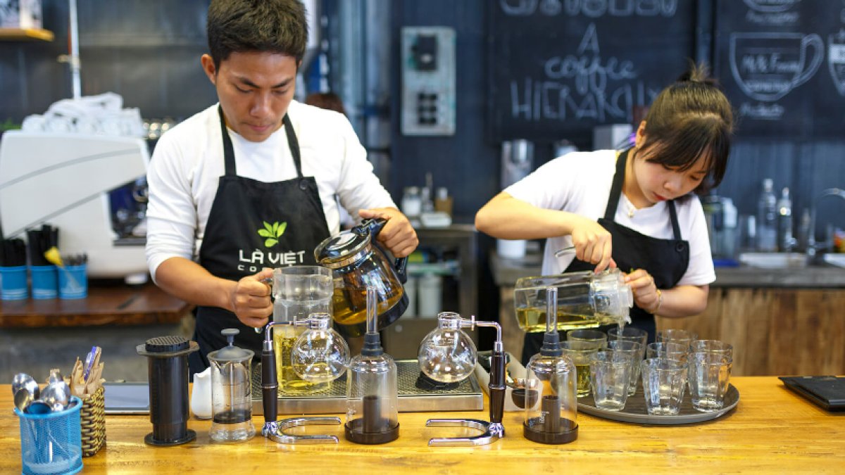 Barmen Ne Demek: İçki Uzmanlarının Görevleri ve Sorumlulukları