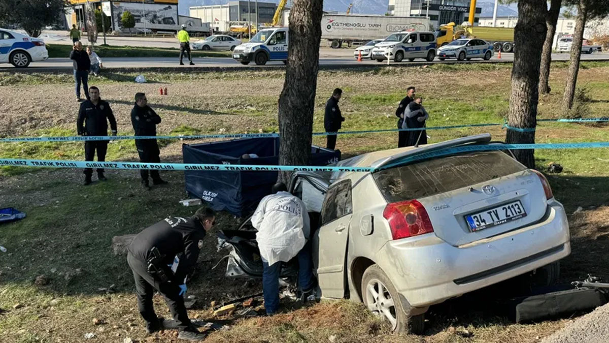 Antalya'da şarampole devrilen otomobildeki genç öldü
