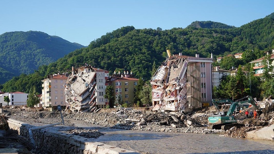 Sel felaketinde 20 kişiye mezar olan apartmanın davasında şaşırtan karar: Önce indirim ardından tahliye