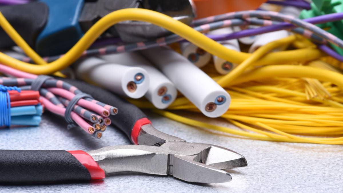 Yerli elektrik malzemeleri tedarikçisi, merdiven altı ürünlere karşı uyarıyor