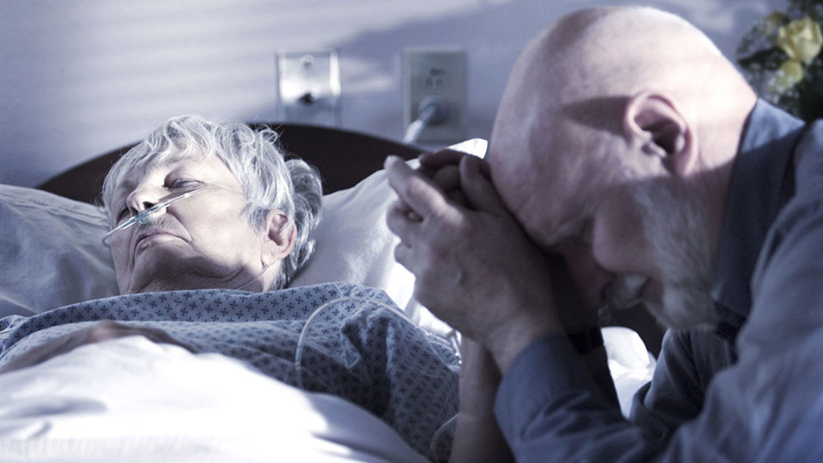 Ölüm döşeğindeki insanlara soruldu: En çok pişmanlık gerekçesi şaşırttı! İnsan bu dünyada ne yapıyorsa kendine yapmalı...