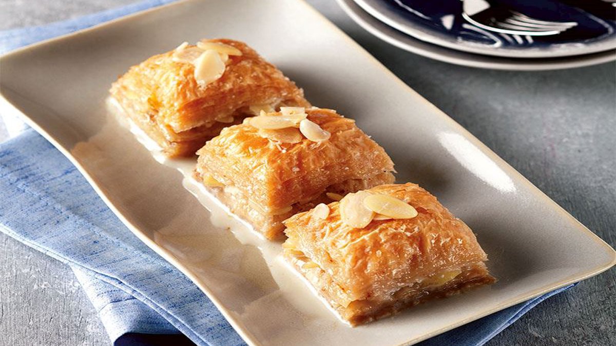 Tatlı yapamıyor diyen kaynanayı mosmor eden tarif! Sütlü şerbetiyle çıtır çıtır dağılıyor, işte pratik sütlü nuriye yapılışı