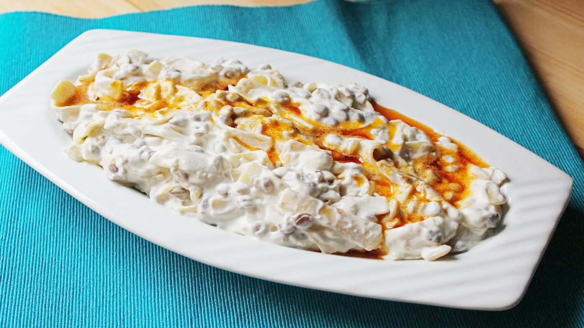 Eltiniz gelince bunu yapmayın, hemen özenir! İşte protein deposu mercimekli erişte borani tarifi