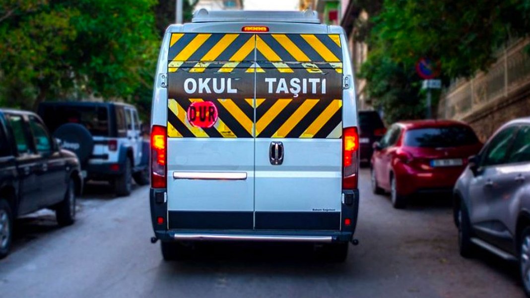 İstanbul'da şoke eden olay: İçinde öğrenciler varken servisi kaçırdı