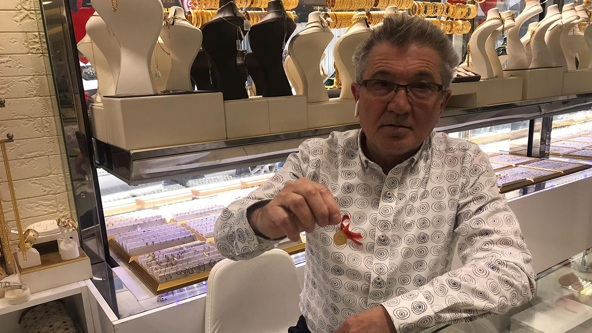 Bu altın çeşidine ilgi artıyor fakat büyük tehlike kapıda! Peynir ekmek gibi satış yapan kuyumcu bizzat uyardı
