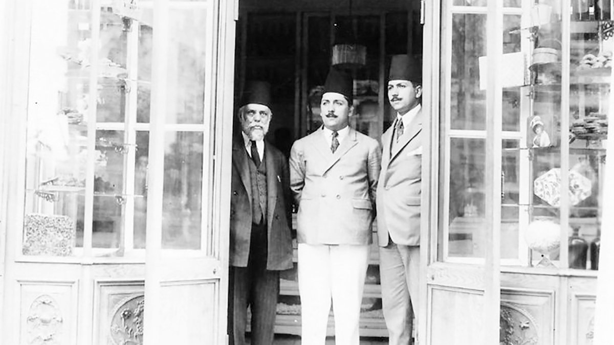 'Tâki bezm içre harîf-i la'l-i cânân oldı çay'