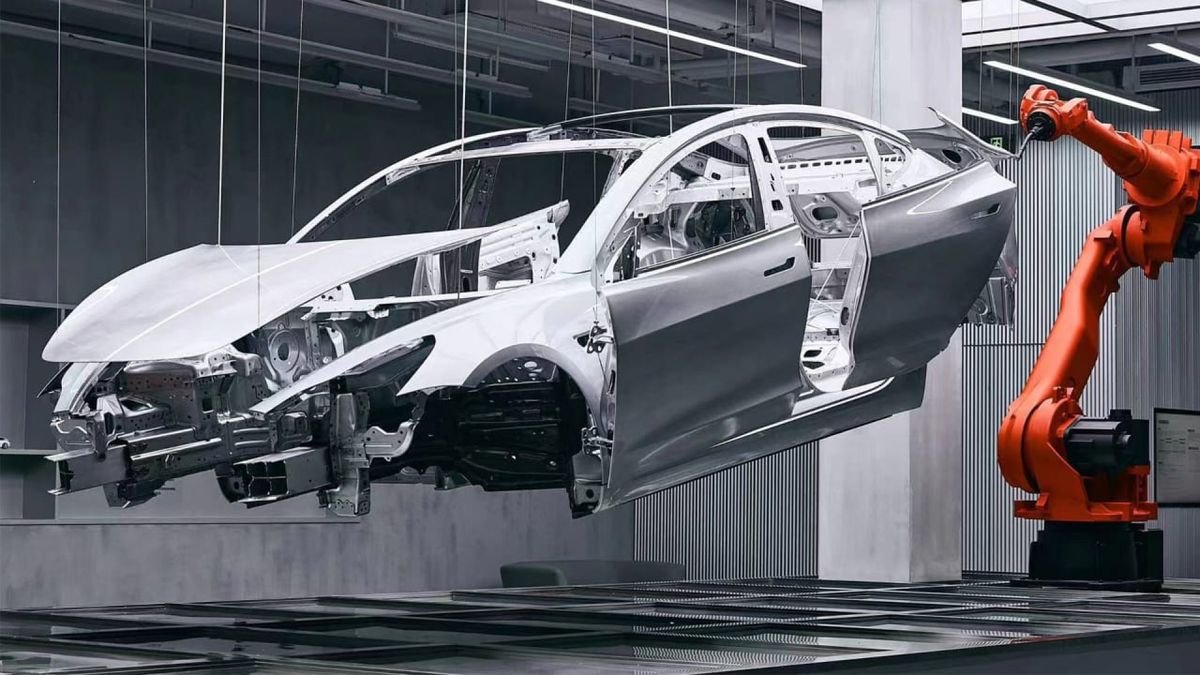 Tesla'nın Çin fabrikası resmen arı gibi çalışıyor! 39 saniyede bir otomobil üretiyor
