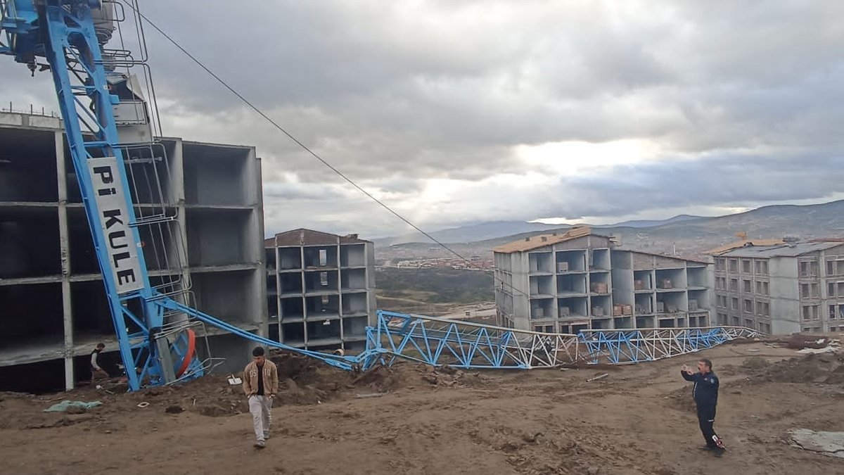 Manisa'daki vinç kazasının görüntüleri ortaya çıktı: Ölen operatör işçilerin hayatını kurtarmış