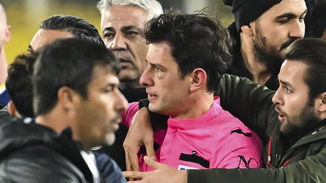 Hakem Halil Umut Meler'e saldırı davasına erteleme