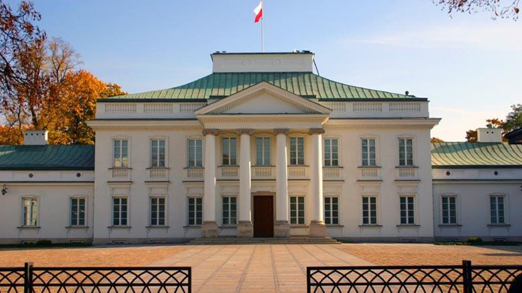 Polonya polisi Cumhurbaşkanlığı Sarayını bastı: Eski içişleri bakanı gözaltına alındı