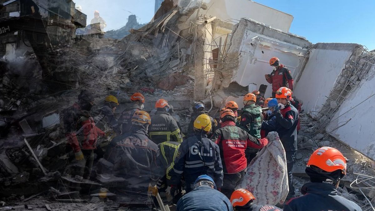 Depremde 38 kişiye mezar olan Emek Apartmanı davasında tutuklu sanıklara tahliye