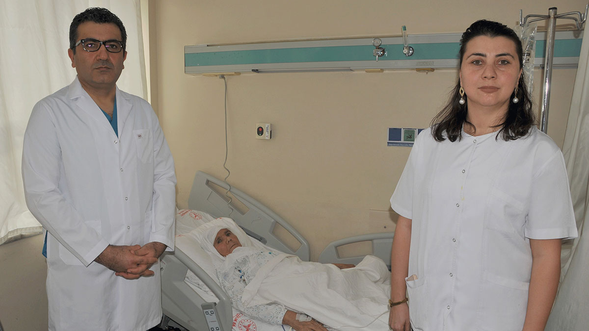 Basit bir karın ağrısı zannetti, doktorun teşhisiyle hayatının şokunu yaşadı! Herkes kontrol ettirmeli