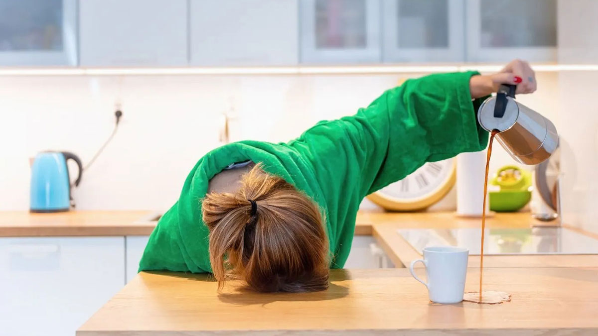 Zararlarını öğrenince aklınızdan bile geçirmeyeceksiniz! Aç karnına kahve içmek meğer vücudu delik deşik ediyormuş