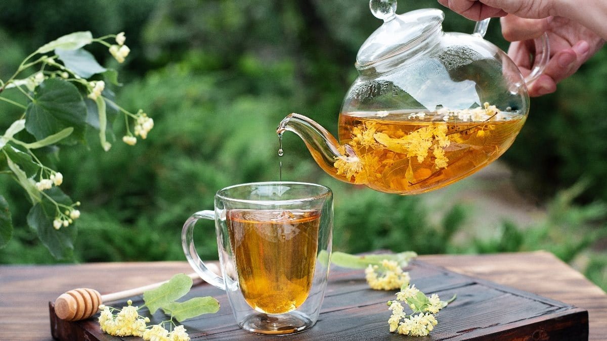 Hastalandığımızda sık sık tükettiğimiz ıhlamurdaki tehlike! Eğer rengi böyleyse ağzınıza dahi sürmeyin: Bütün vitamini gidiyor