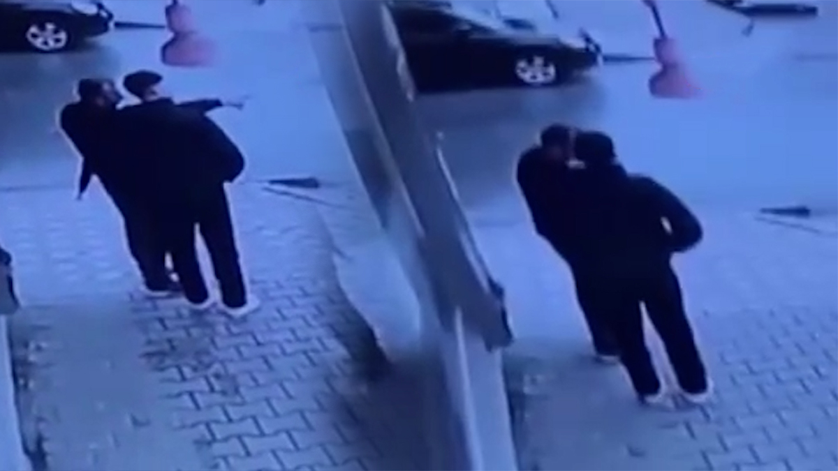 Pişkin hırsız kuaför çırağının telefonunu böyle çaldı: Telefonum karşı dükkanda kalmış...