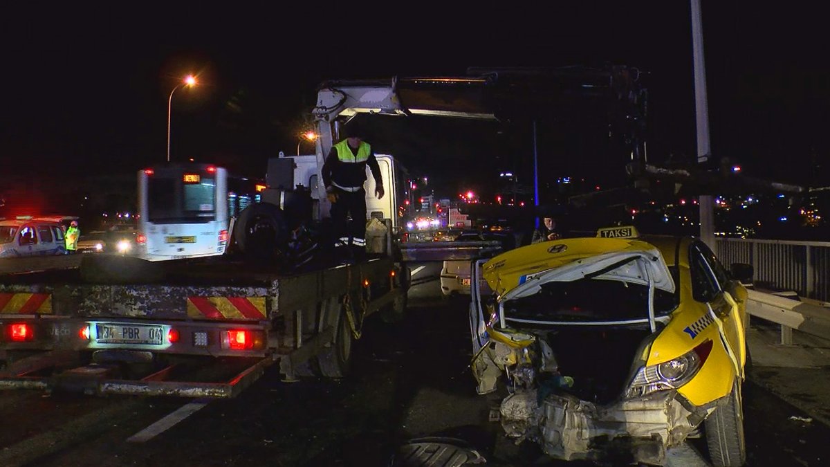 15 Temmuz Şehitler Köprüsü'nde 3 ayrı zincirleme kaza: 10 araç birbirine girdi