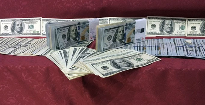 Adana’da FETÖ kadın kuryesinin üzerinden servet çıktı