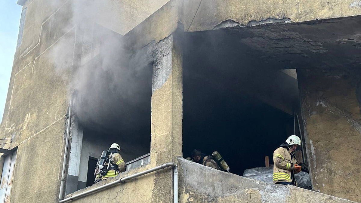 Bayrampaşa'da sanayi sitesinde yangın