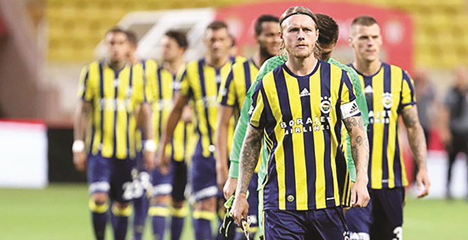 8 yıldır Devler Ligi'nde yer alamayan Fenerbahçe rakiplerinin yüzünü güldürdü