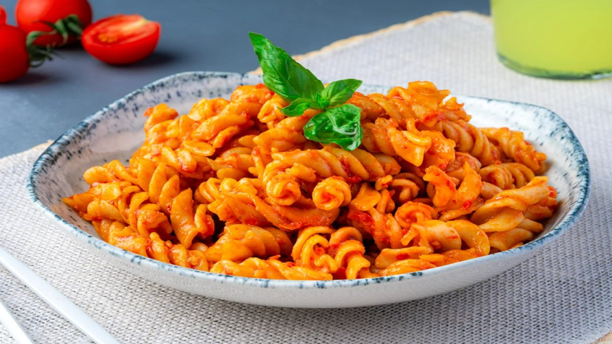 Domates Soslu Makarna: Pratik ve Lezzetli Bir Tarif