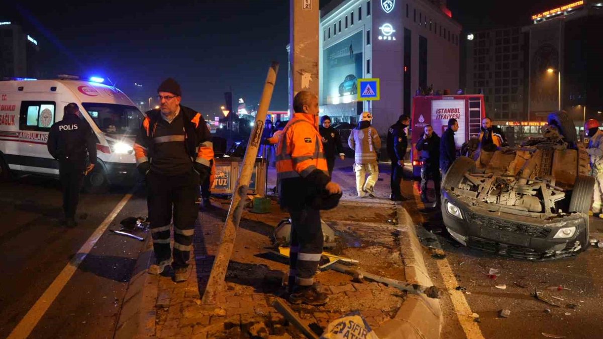 E-5 Karayolu’nda feci kaza: 4 kişi yaralandı