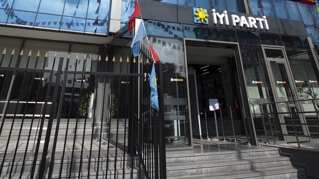 İYİ Parti'de yaprak dökümü devam ediyor: Üst düzey bir istifa daha geldi
