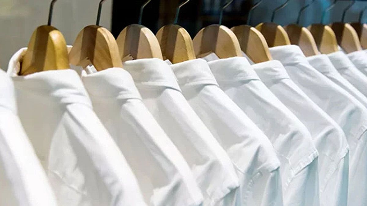 Sararan kıyafetleri bu yöntemle kalbiniz kadar bembeyaz yapın! Lekeli kısma döküp 30 dakika bekleyin