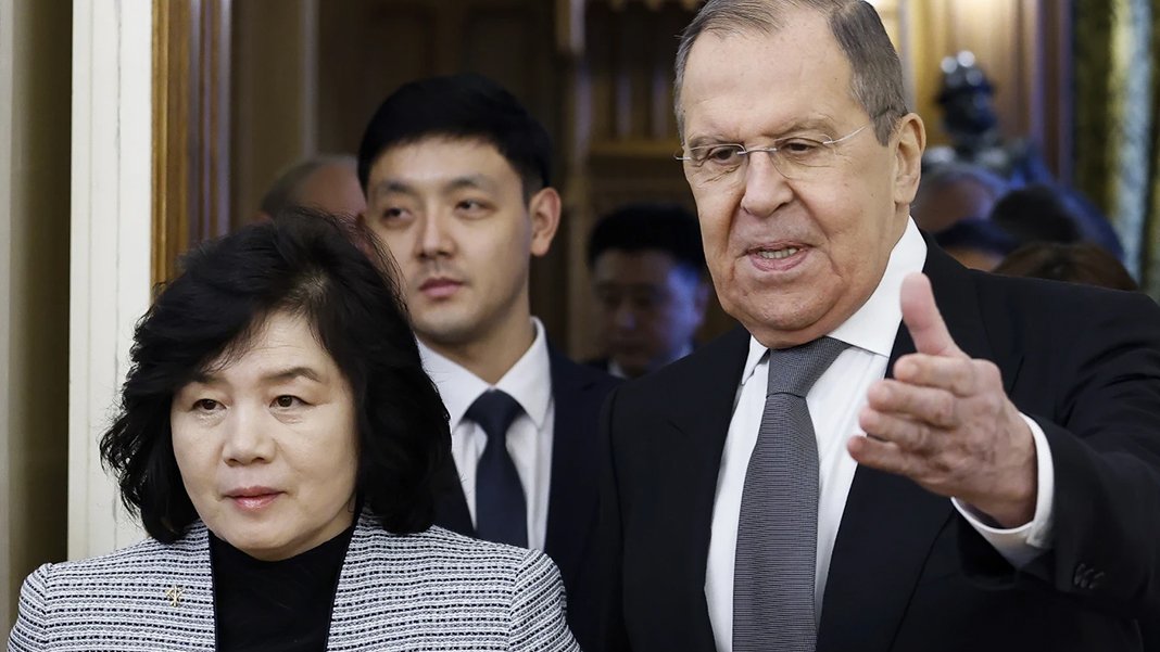 Bakan Lavrov Kuzey Koreli mevkidaşıyla görüştü