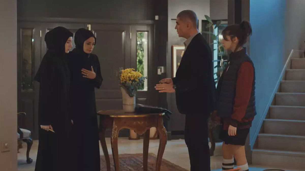 Oyunculardan 'Kızıl Goncalar' protestosu: Sansür ve yasaklardan nefes alamıyoruz