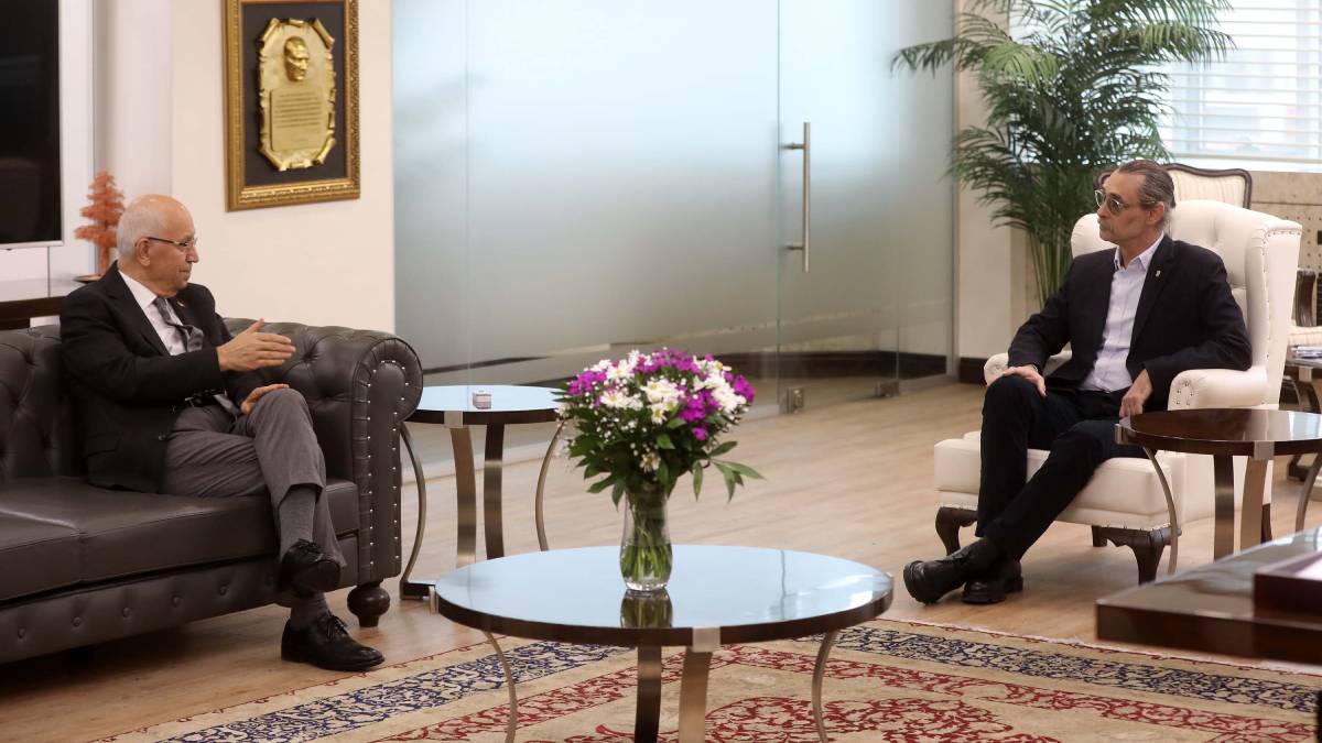 Erdal Beşikçioğlu, Fethi Yaşar’ı ziyaret etti