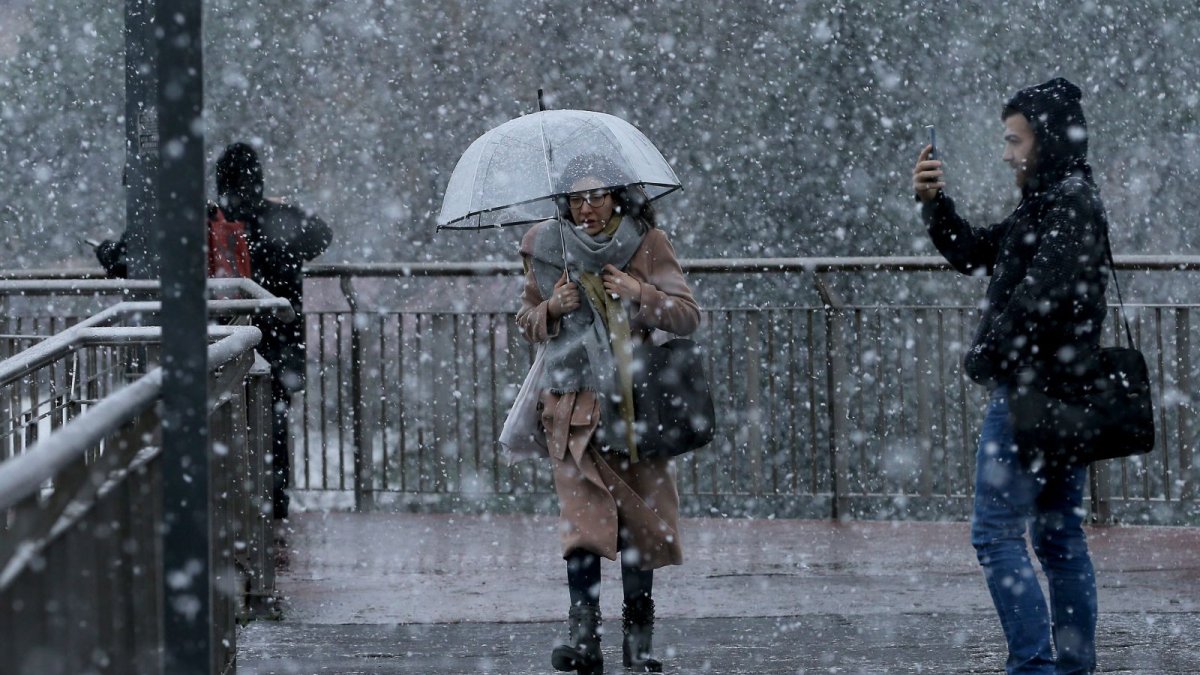 AKOM: İstanbul'a kar geliyor