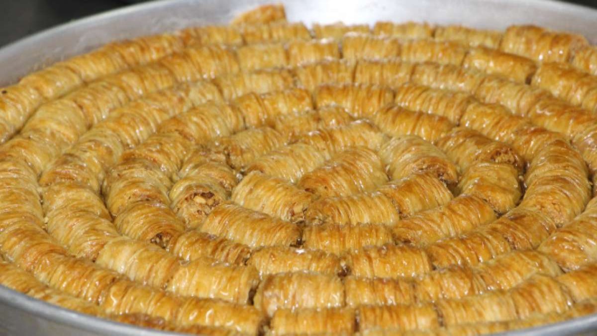 Karadeniz'in kocakarı gerdanı tarifi! Baklavanın  ekonomik ve basit hali: Yiyen 40 kat açılmış zannediyor