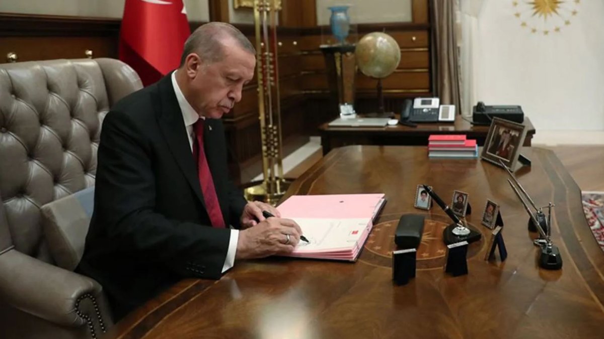 Erdoğan 10 ilin Milli Eğitim Müdürünü görevden aldı